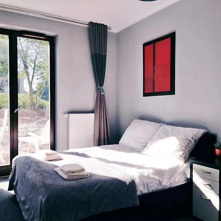 Airport Comfy Guest Home Varşovia Exterior foto