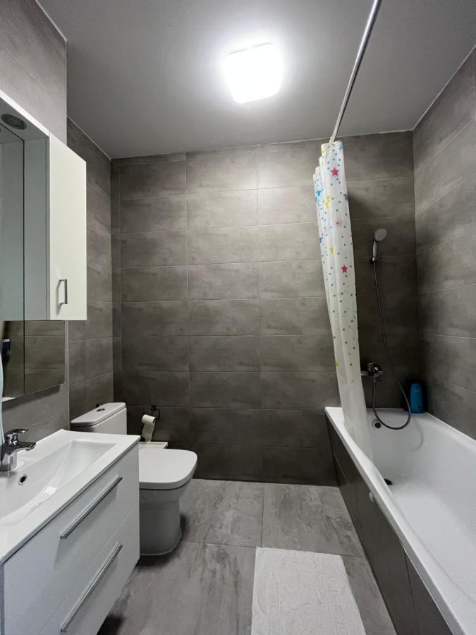 Airport Comfy Guest Home Varşovia Exterior foto