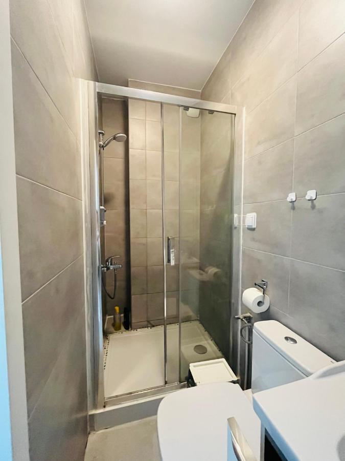Airport Comfy Guest Home Varşovia Exterior foto