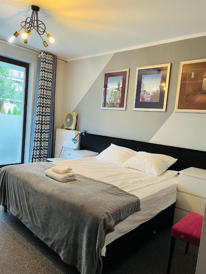 Airport Comfy Guest Home Varşovia Exterior foto