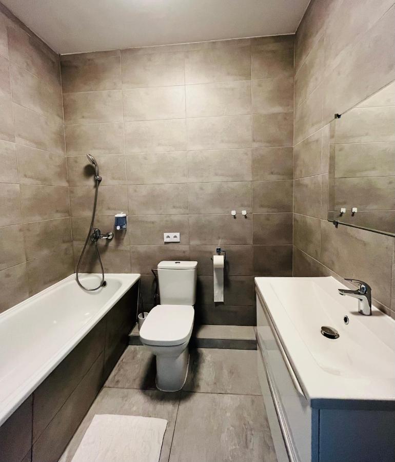 Airport Comfy Guest Home Varşovia Exterior foto