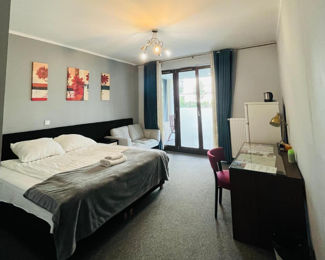 Airport Comfy Guest Home Varşovia Exterior foto