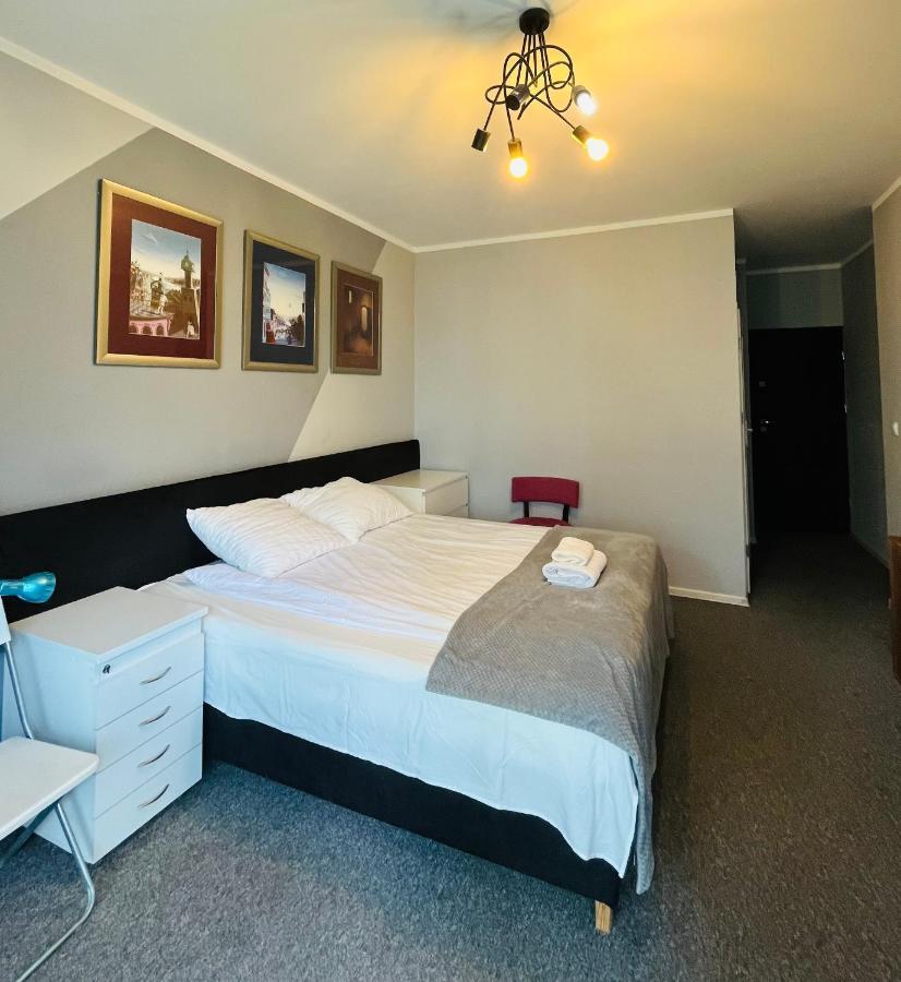 Airport Comfy Guest Home Varşovia Exterior foto