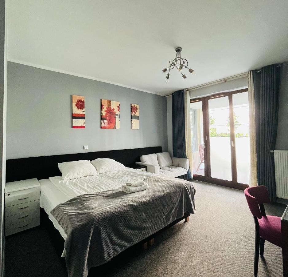Airport Comfy Guest Home Varşovia Exterior foto