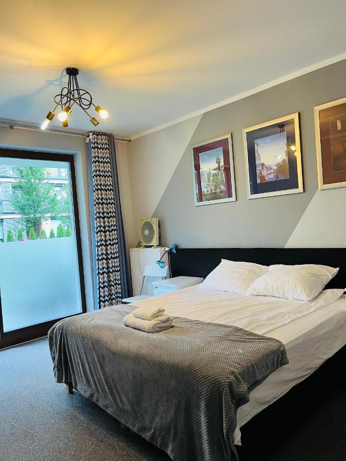 Airport Comfy Guest Home Varşovia Exterior foto