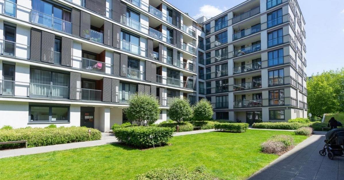 Airport Comfy Guest Home Varşovia Exterior foto