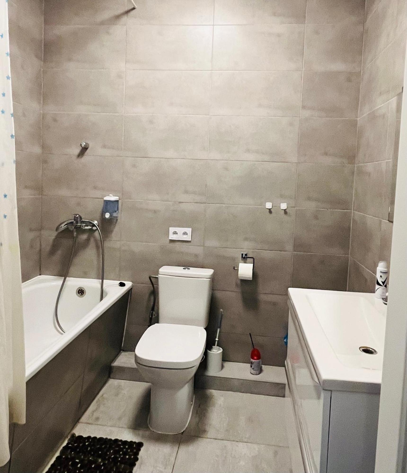 Airport Comfy Guest Home Varşovia Exterior foto