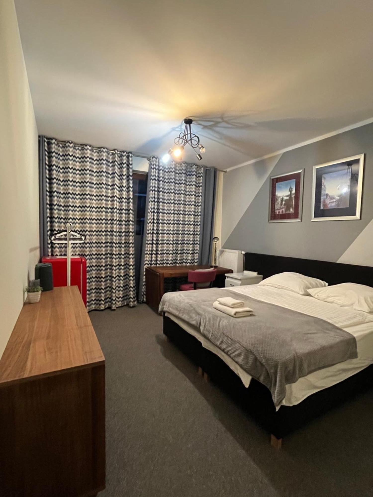 Airport Comfy Guest Home Varşovia Exterior foto