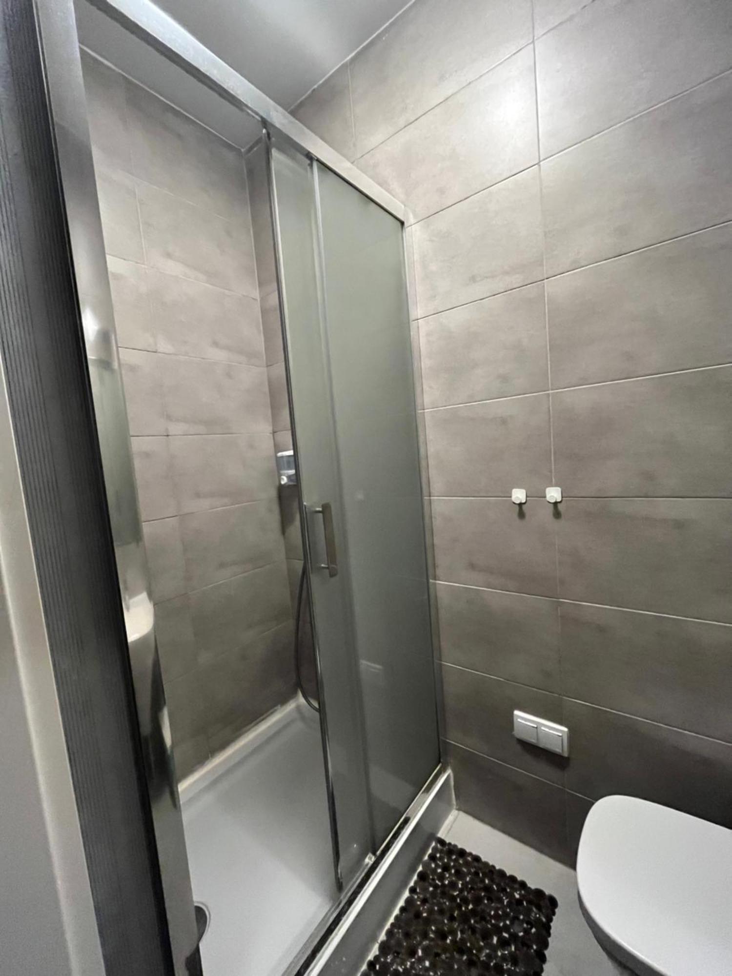 Airport Comfy Guest Home Varşovia Exterior foto