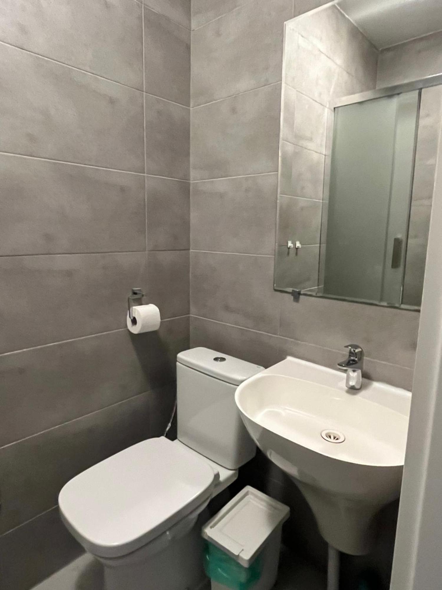 Airport Comfy Guest Home Varşovia Exterior foto
